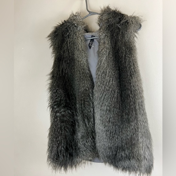 Fur fest - Picture 1 of 3